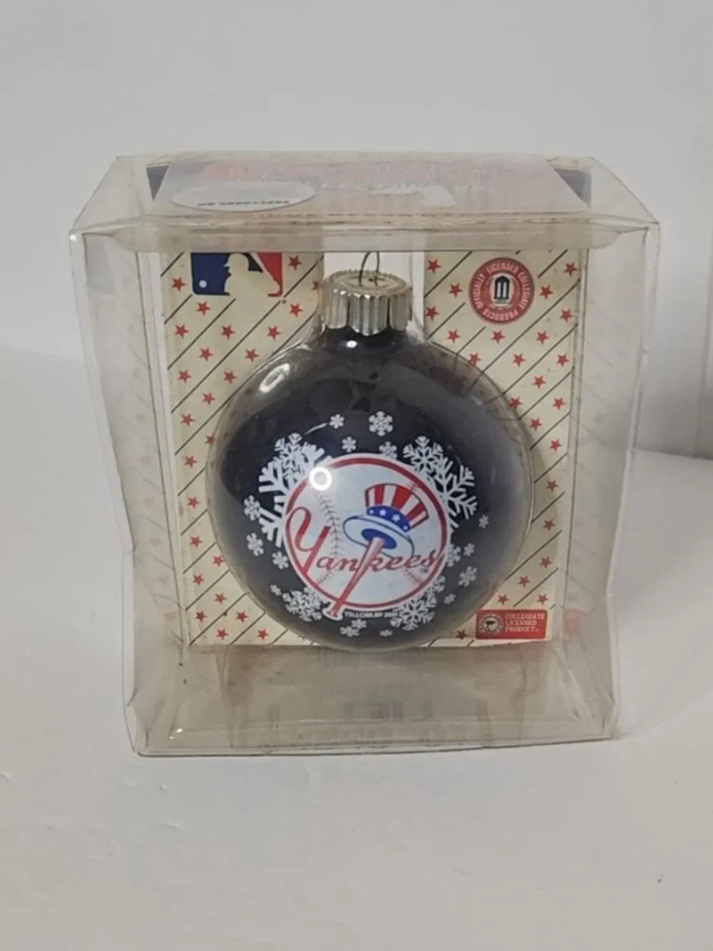 NIB New York Yankees Sports Collectors Series Glass Ornament MLB